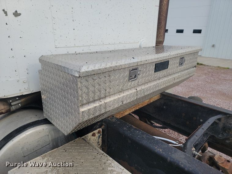 image for item LQ9044 1989 International 9300  semi truck