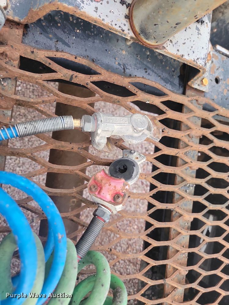 image for item LQ9044 1989 International 9300  semi truck