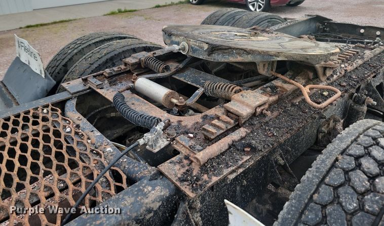 image for item LQ9044 1989 International 9300  semi truck