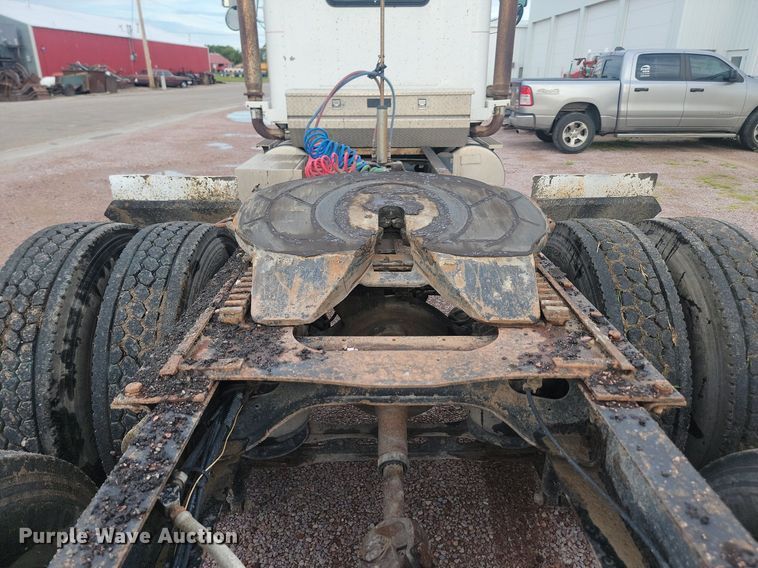 image for item LQ9044 1989 International 9300  semi truck