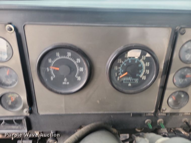 image for item LQ9044 1989 International 9300  semi truck