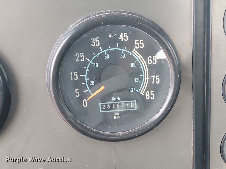 image for item LQ9044 1989 International 9300  semi truck