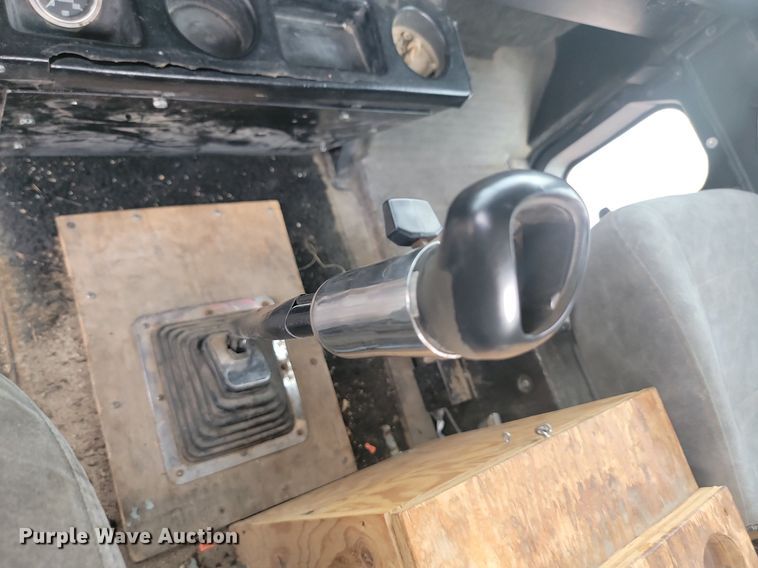 image for item LQ9044 1989 International 9300  semi truck