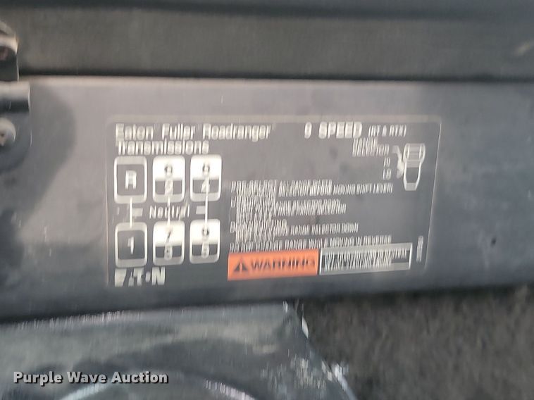 image for item LQ9044 1989 International 9300  semi truck