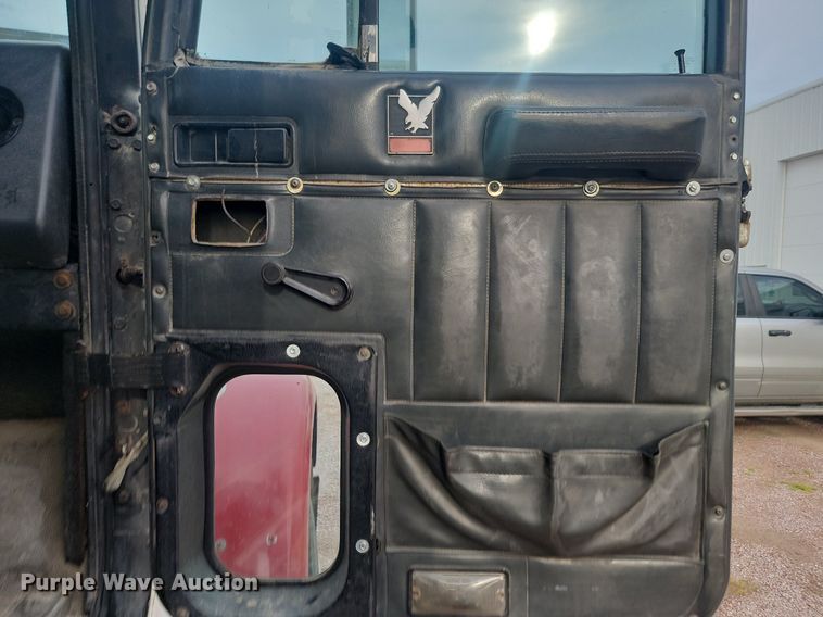 image for item LQ9044 1989 International 9300  semi truck