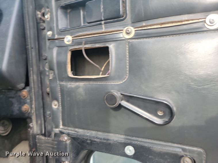 image for item LQ9044 1989 International 9300  semi truck