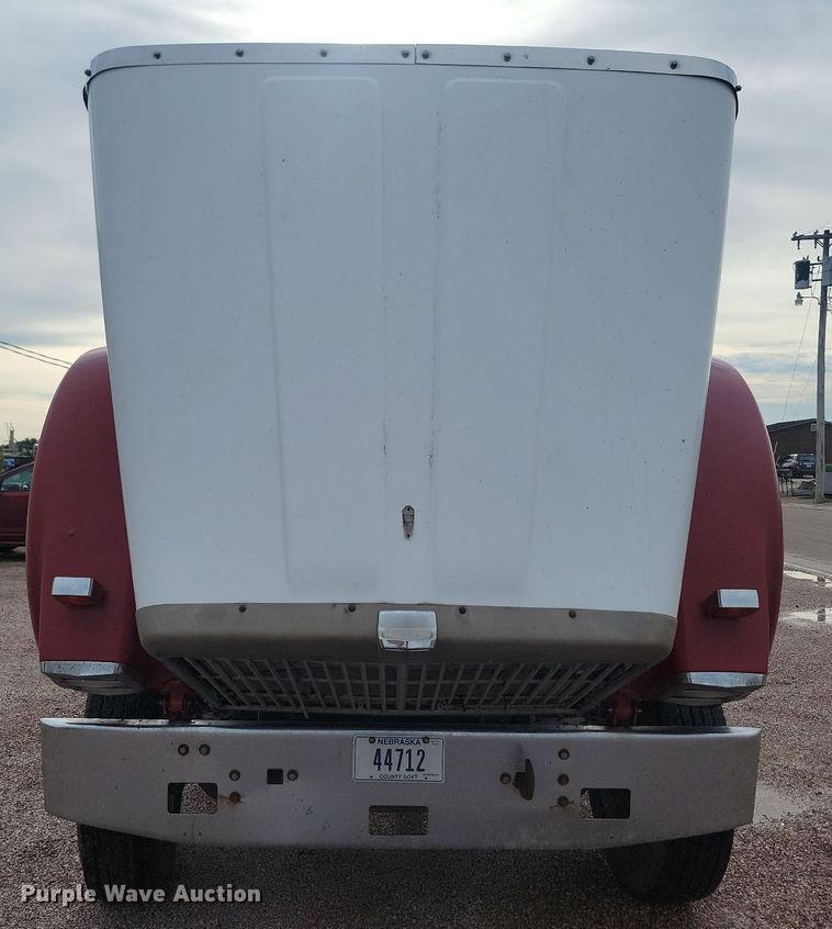 image for item LQ9044 1989 International 9300  semi truck