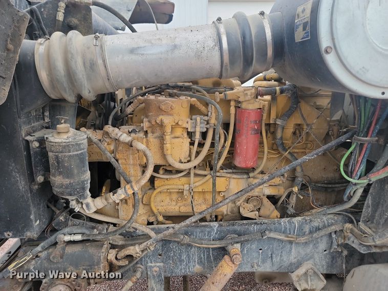 image for item LQ9044 1989 International 9300  semi truck