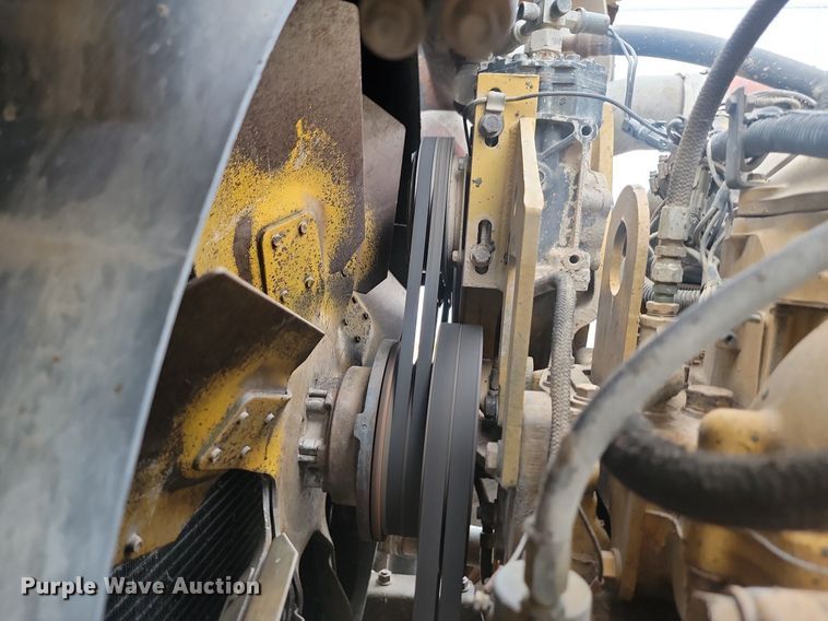 image for item LQ9044 1989 International 9300  semi truck