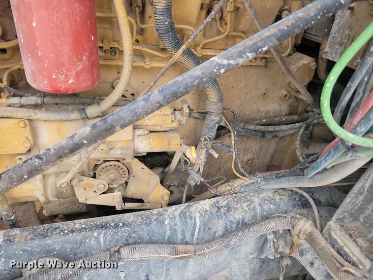 image for item LQ9044 1989 International 9300  semi truck