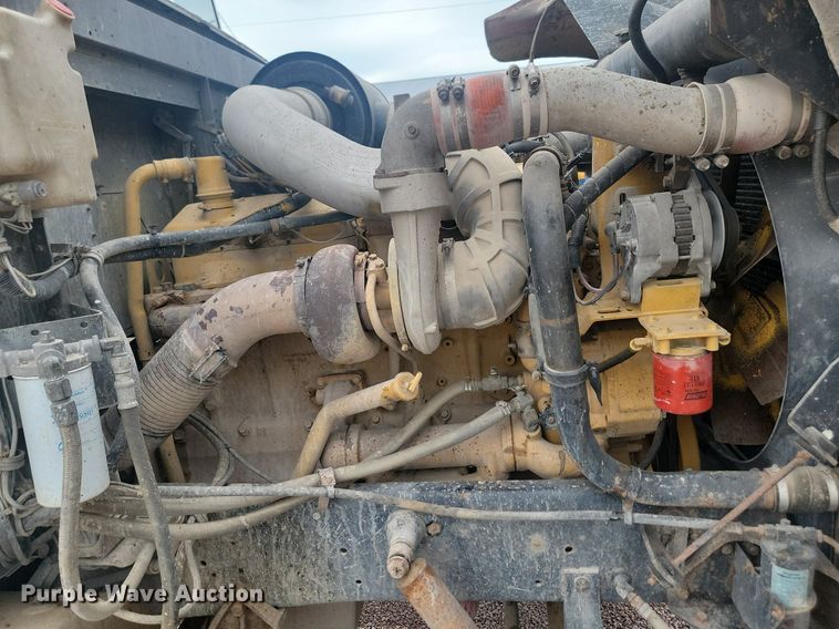 image for item LQ9044 1989 International 9300  semi truck