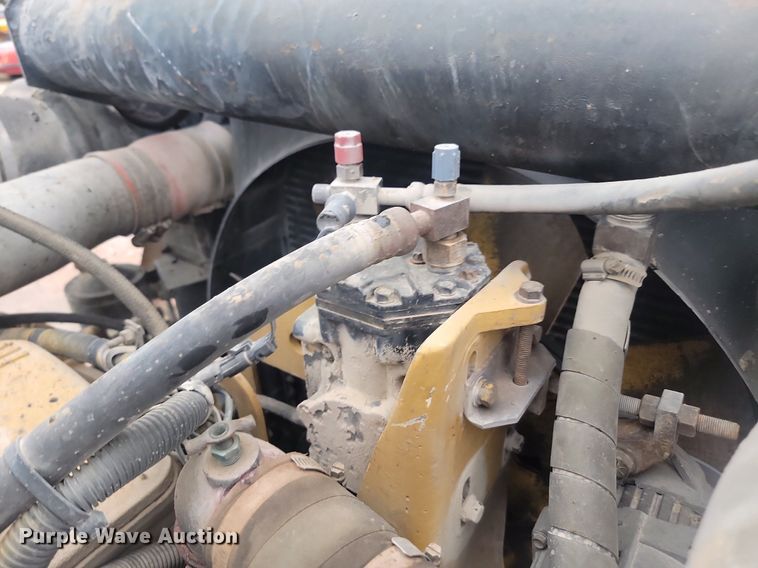 image for item LQ9044 1989 International 9300  semi truck