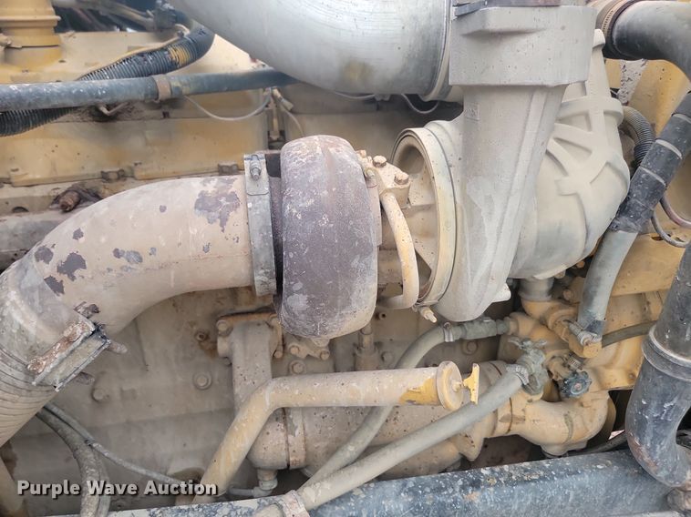 image for item LQ9044 1989 International 9300  semi truck