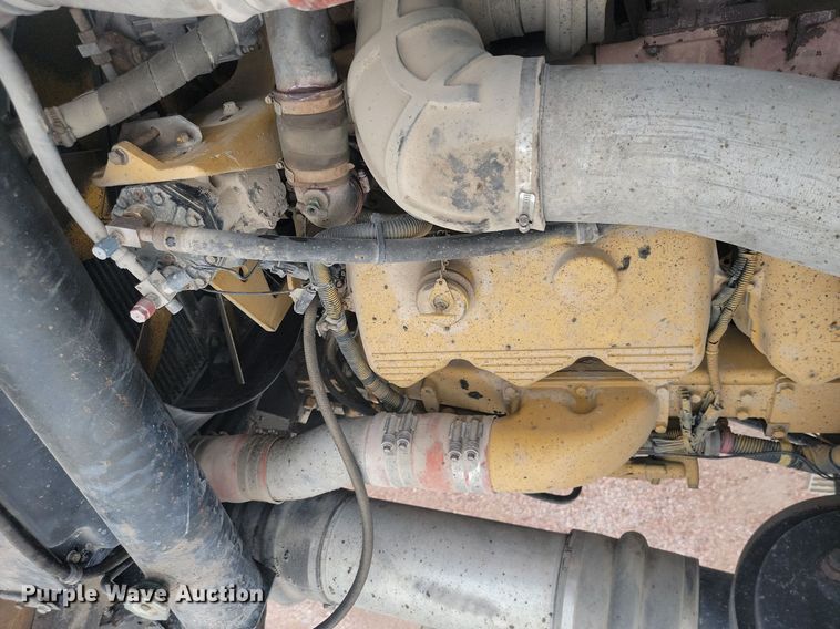 image for item LQ9044 1989 International 9300  semi truck