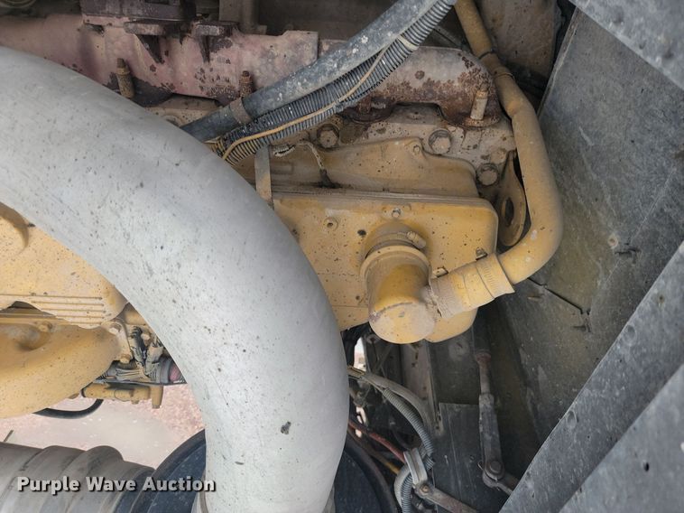 image for item LQ9044 1989 International 9300  semi truck