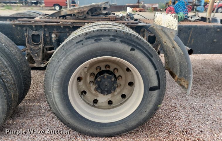 image for item LQ9044 1989 International 9300  semi truck