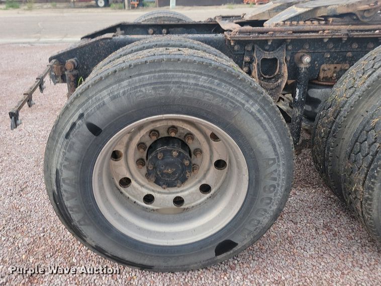 image for item LQ9044 1989 International 9300  semi truck