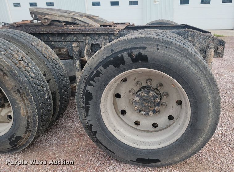 image for item LQ9044 1989 International 9300  semi truck