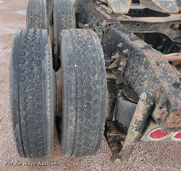 image for item LQ9044 1989 International 9300  semi truck