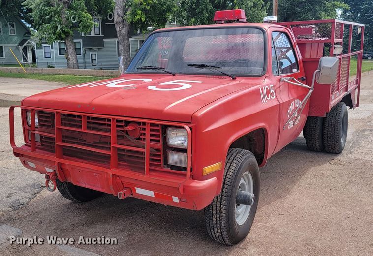 image for item LQ9046 1985 Chevrolet D30  brush fire truck