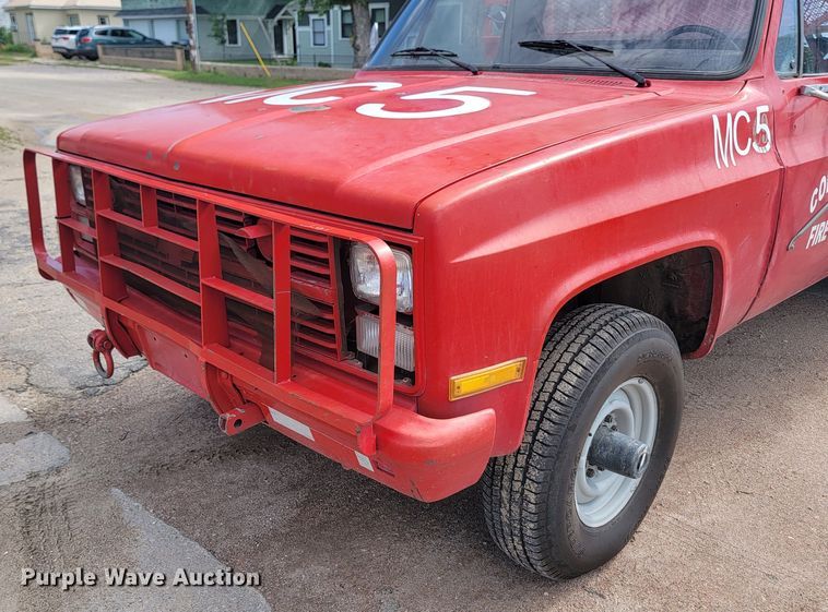 image for item LQ9046 1985 Chevrolet D30  brush fire truck
