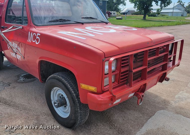 image for item LQ9046 1985 Chevrolet D30  brush fire truck