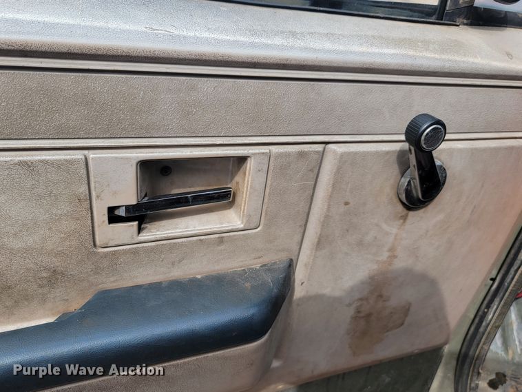 image for item LQ9046 1985 Chevrolet D30  brush fire truck