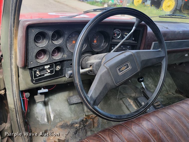 image for item LQ9046 1985 Chevrolet D30  brush fire truck