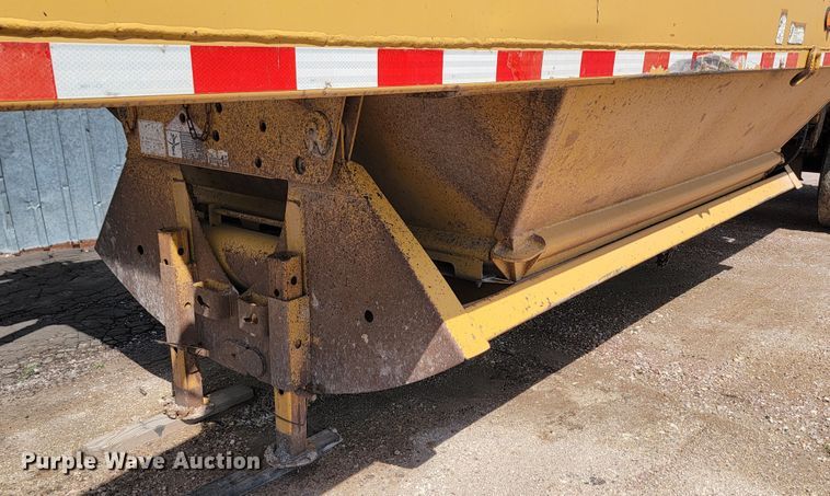 image for item LQ9047 2006 Load King 2066D-37-2  bottom dump trailer