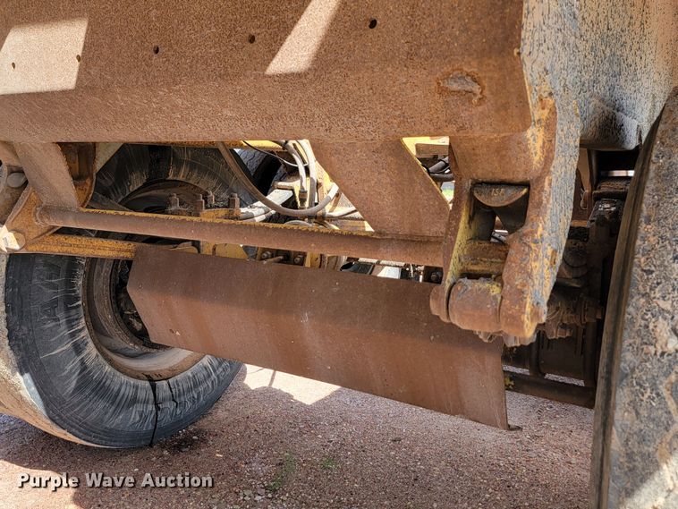 image for item LQ9047 2006 Load King 2066D-37-2  bottom dump trailer