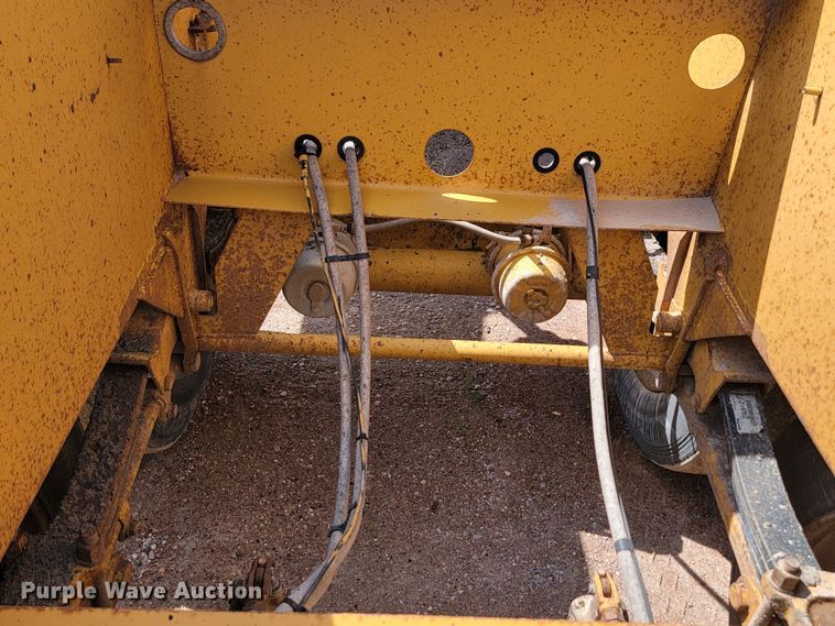 image for item LQ9047 2006 Load King 2066D-37-2  bottom dump trailer