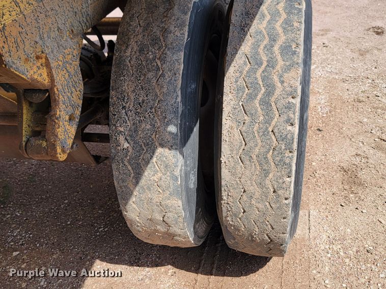 image for item LQ9047 2006 Load King 2066D-37-2  bottom dump trailer