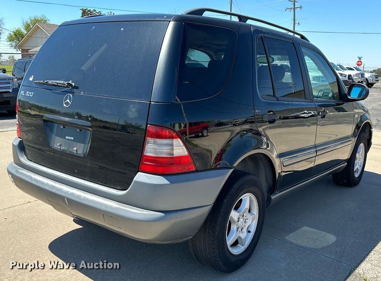 image for item LR9682 1999 Mercedes Benz ML320  SUV