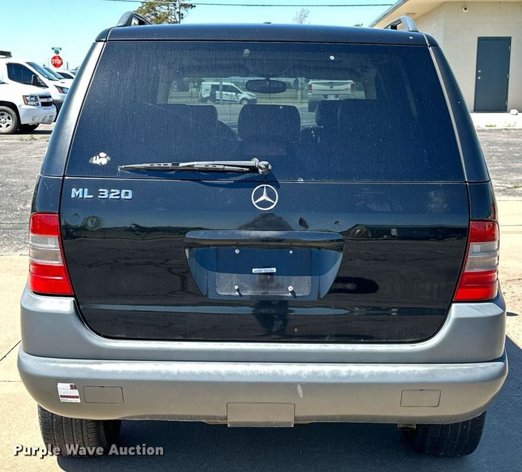 image for item LR9682 1999 Mercedes Benz ML320  SUV
