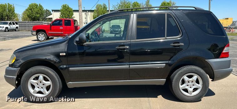 image for item LR9682 1999 Mercedes Benz ML320  SUV
