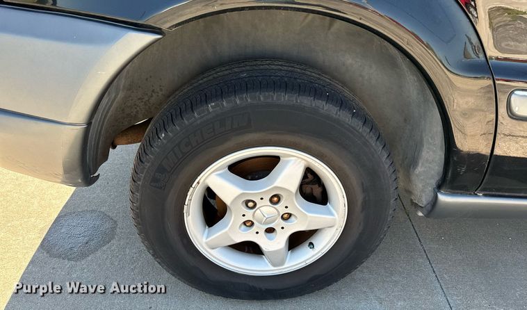 image for item LR9682 1999 Mercedes Benz ML320  SUV