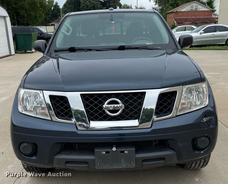 image for item LS9467 2018 Nissan Frontier SV  King Cab pickup truck