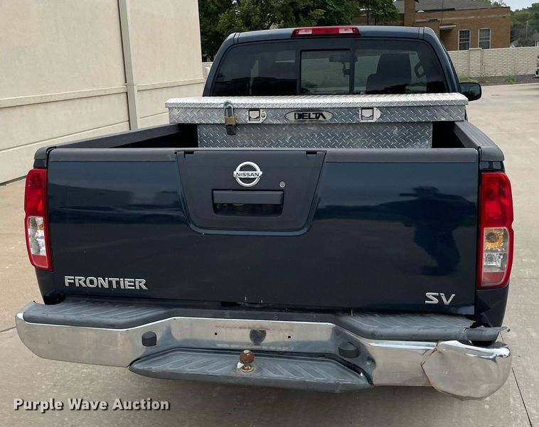 image for item LS9467 2018 Nissan Frontier SV  King Cab pickup truck