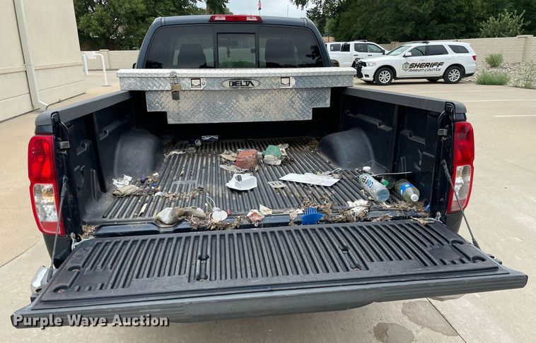 image for item LS9467 2018 Nissan Frontier SV  King Cab pickup truck