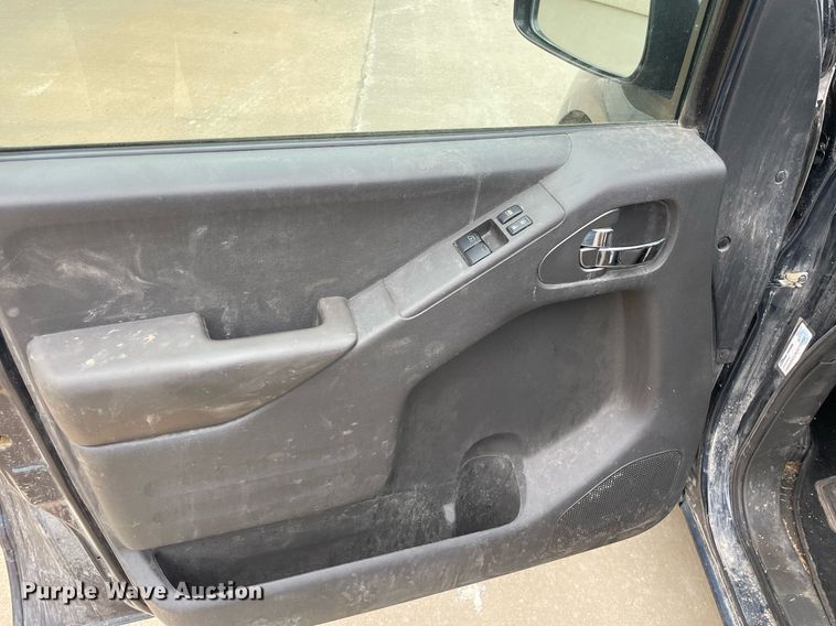 image for item LS9467 2018 Nissan Frontier SV  King Cab pickup truck