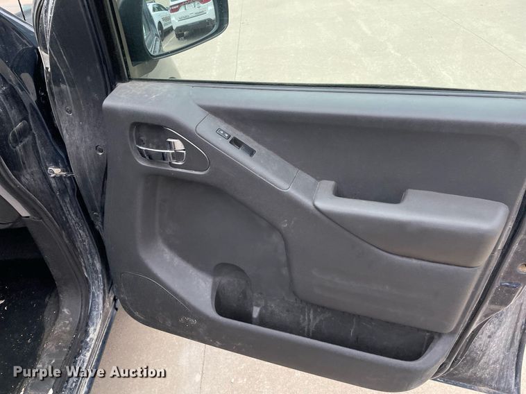 image for item LS9467 2018 Nissan Frontier SV  King Cab pickup truck