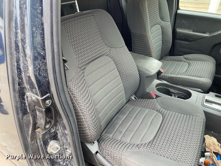 image for item LS9467 2018 Nissan Frontier SV  King Cab pickup truck