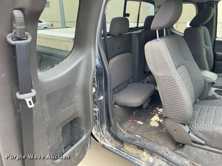 image for item LS9467 2018 Nissan Frontier SV  King Cab pickup truck