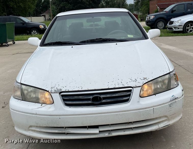 image for item LS9468 2000 Toyota Camry LE