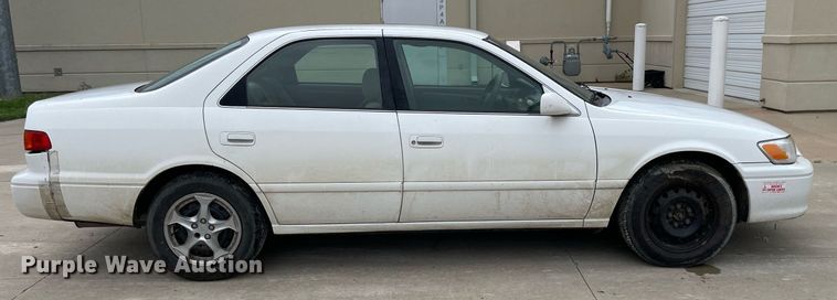 image for item LS9468 2000 Toyota Camry LE