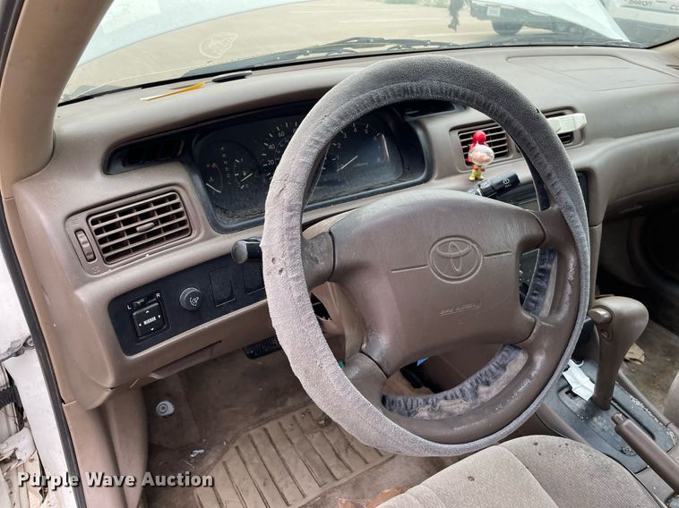 image for item LS9468 2000 Toyota Camry LE