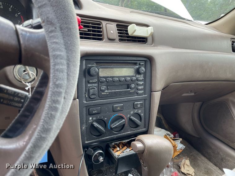 image for item LS9468 2000 Toyota Camry LE