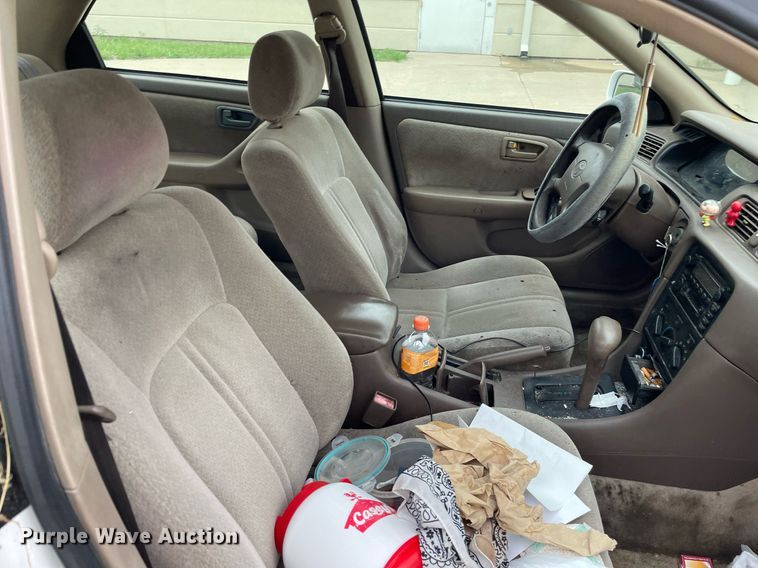 image for item LS9468 2000 Toyota Camry LE