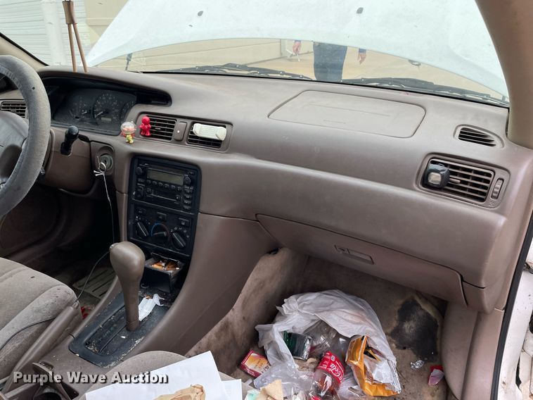 image for item LS9468 2000 Toyota Camry LE