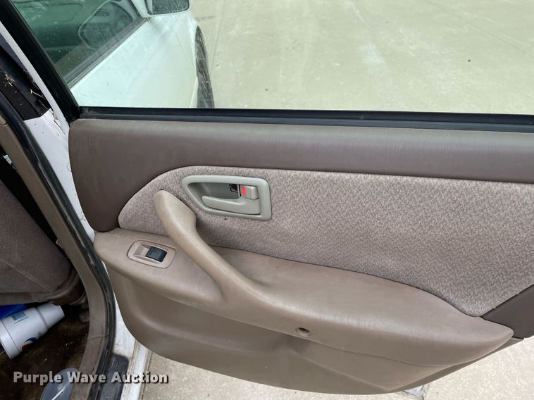 image for item LS9468 2000 Toyota Camry LE